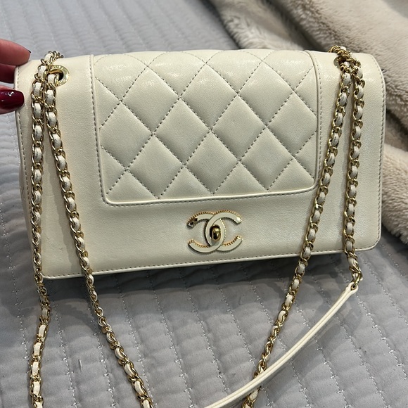 CHANEL
Sheepskin Quilted Medium Vintage Mademoiselle Flap bag - Picture 12 of 12